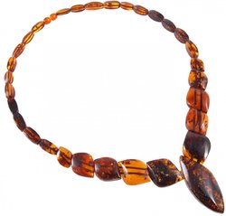 Bead necklace made of cognac-colored amber “Accord”