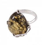 Серебряное кольцо с камнем янтаря