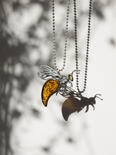 Серебряный кулон с янтарем «Пчела»