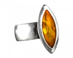 Ring made of silver and amber