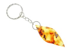 Keychain with diamond-shaped translucent amber stone