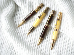 Pen decorated with amber SUV001010-001