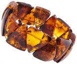 Amber bracelet made of triangular stones