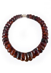 Beads made of flat amber stones