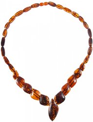 Bead necklace made of cognac-colored amber “Accord”