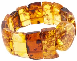 Bracelet made of figured amber stones (with a round center)