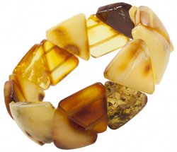 Bracelet made of triangular amber stones