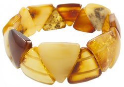 Bracelet made of triangular amber stones