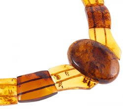Necklace made of figured amber stones