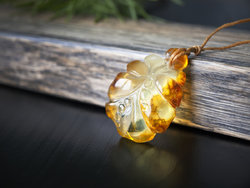 Amber pendant “Leaf with dew”