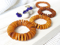 Bracelet made of cognac-colored amber discs