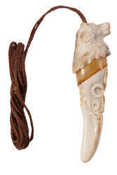 Кулон-амулет з рогу оленя і бурштину «Ікло вовка»