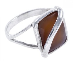 Кольцо с янтарем в серебре