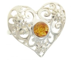 Кольцо из ажурного серебра с янтарем «Сердце»