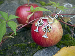 Серьги с янтарем и серебром «Яблоньки»