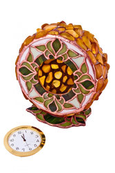 Мозаичные часы с янтарной инкрустацией