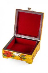 Jewelry box made of amber plates “Floral motifs”