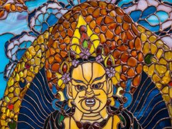 Витражная картина с подсветкой «Желтый Будда» («Тханка Дзамбала»)